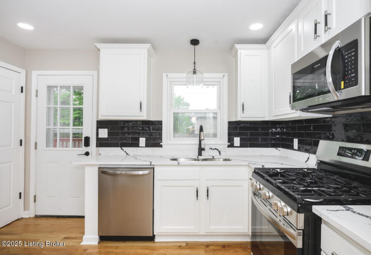 Listing Image 10