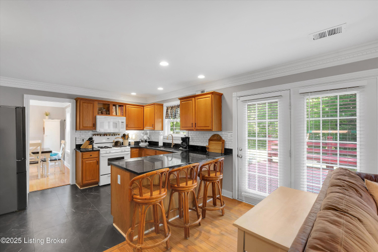 Listing Image 19