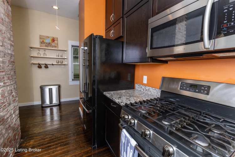 Listing Image 10