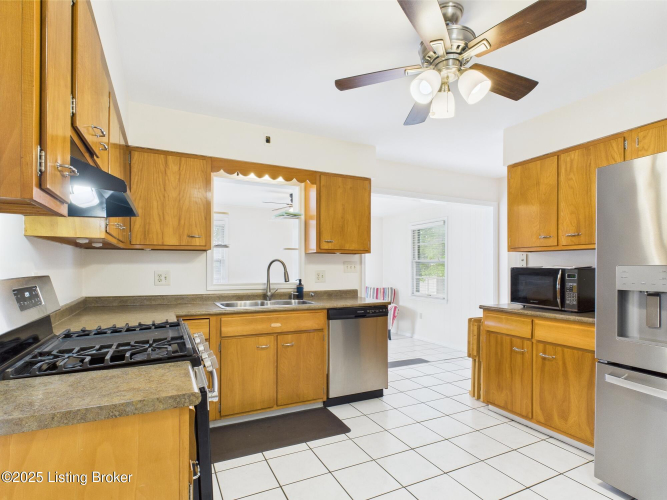 Listing Image 16
