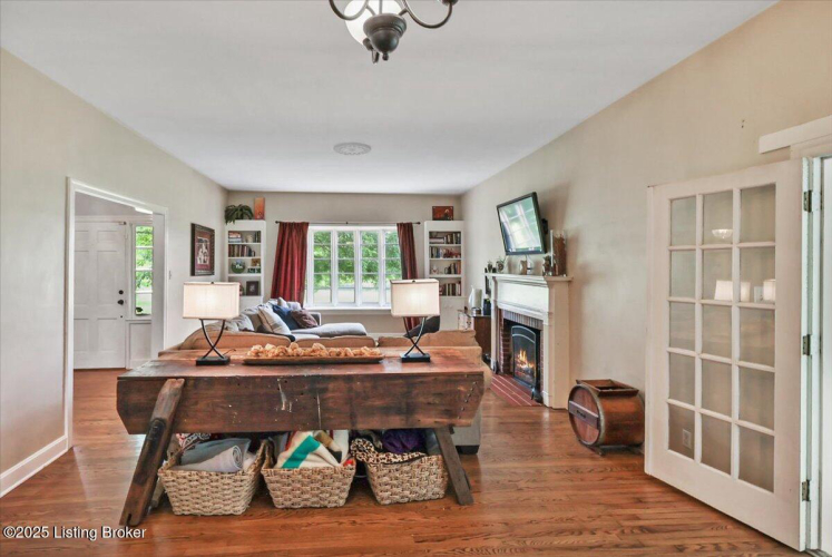 Listing Image 15
