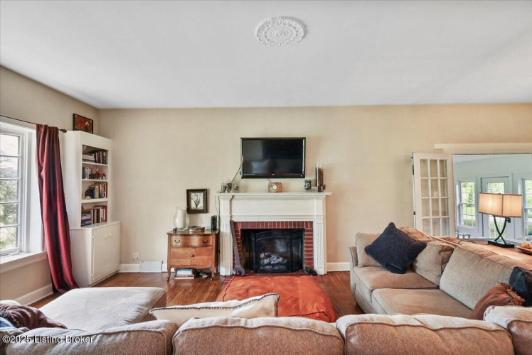 Listing Image 10