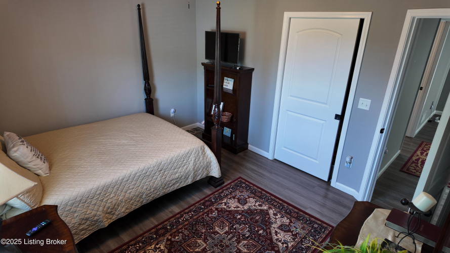 Listing Image 16