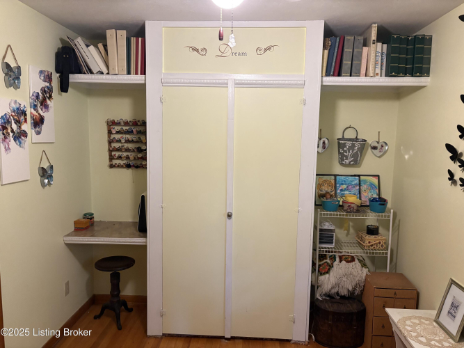 Listing Image 11