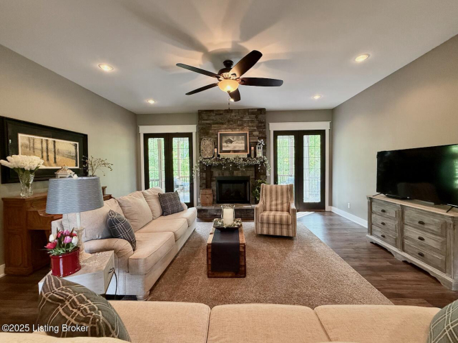Listing Image 16