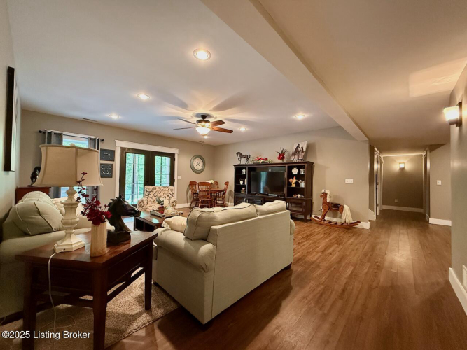 Listing Image 84