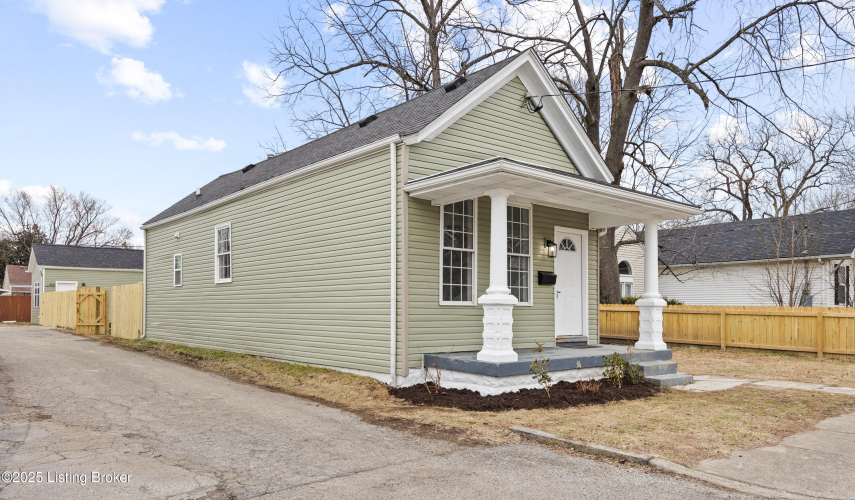 Listing Image 4