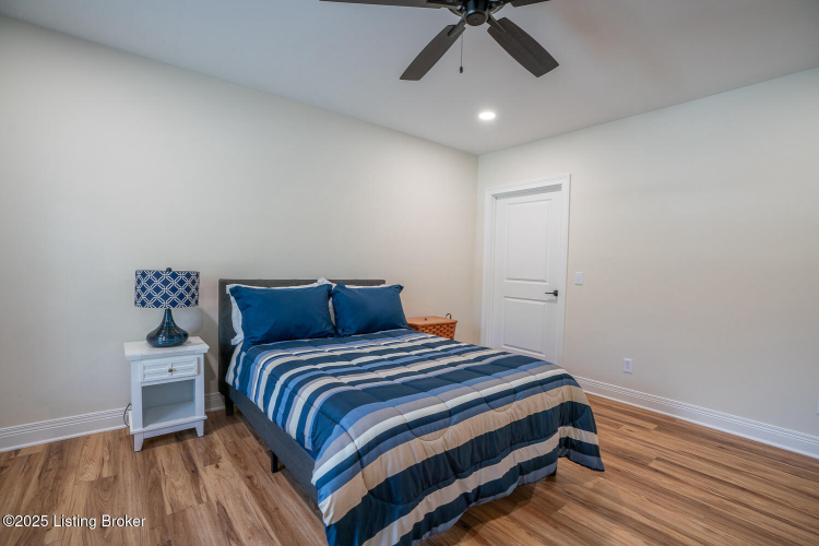 Listing Image 46