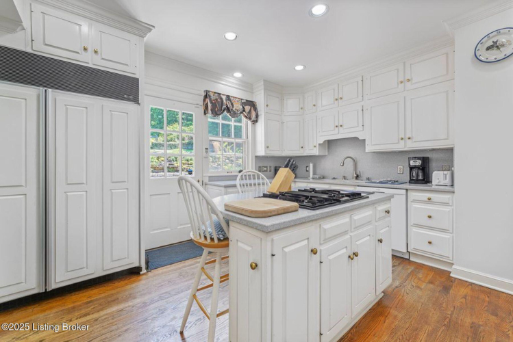 Listing Image 12