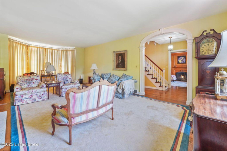 Listing Image 8