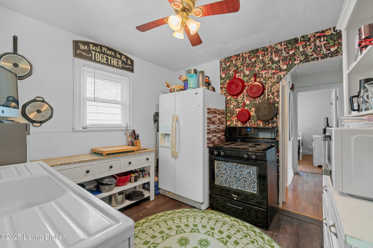 Listing Image 12