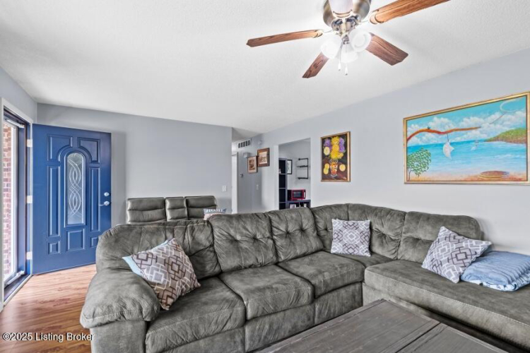 Listing Image 12