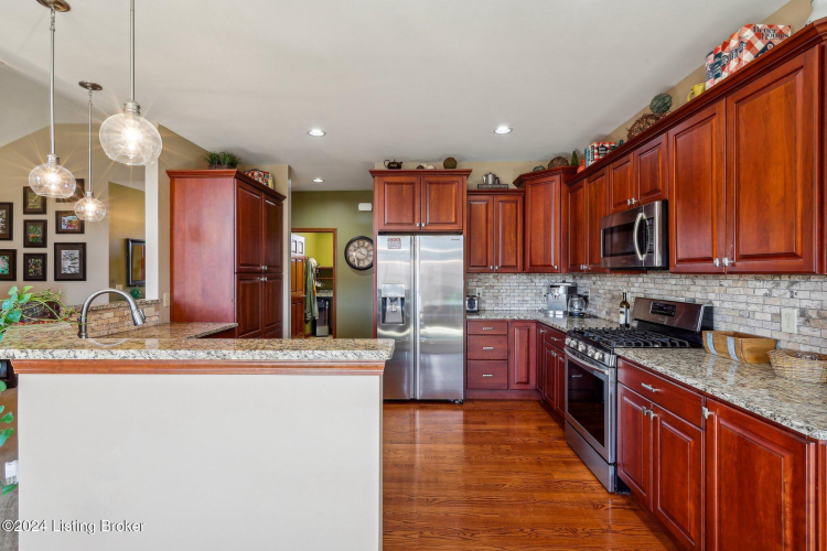 Listing Image 11