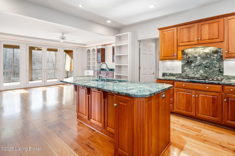 Listing Image 19