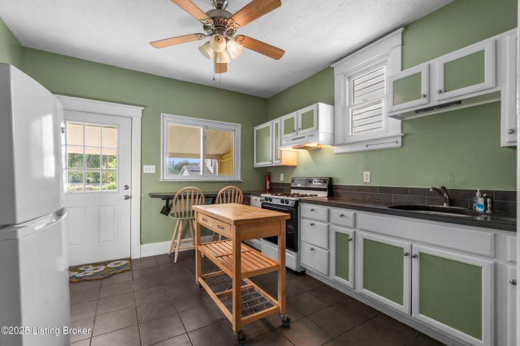 Listing Image 16