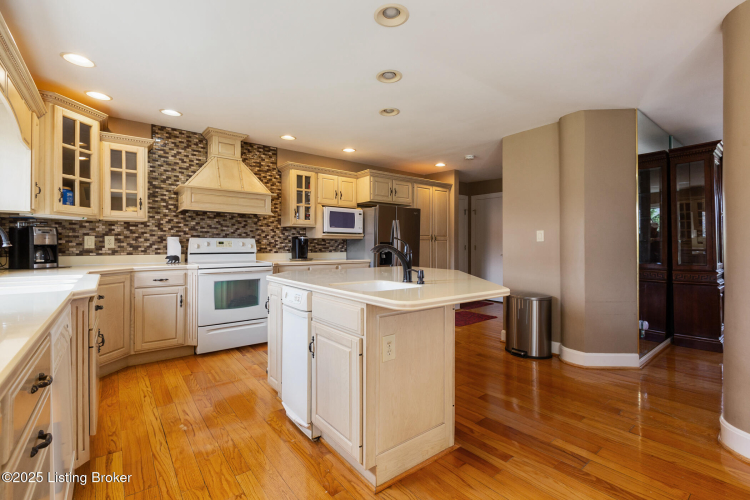 Listing Image 15
