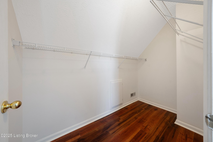 Listing Image 26