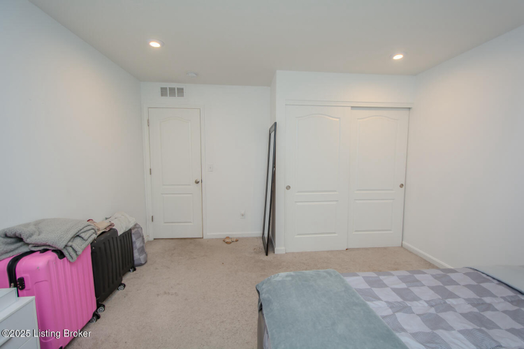 Listing Image 24