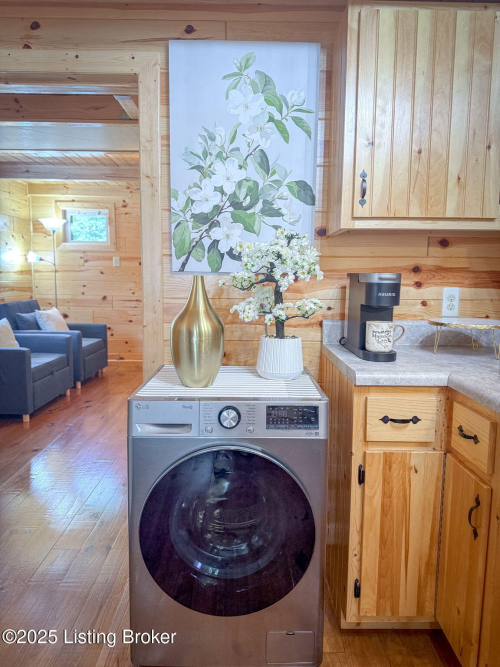Listing Image 12