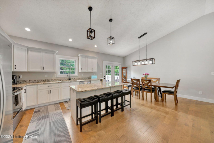 Listing Image 10