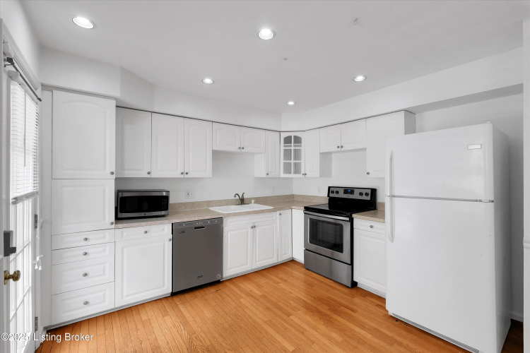 Listing Image 12