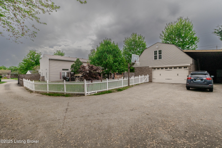 Listing Image 40