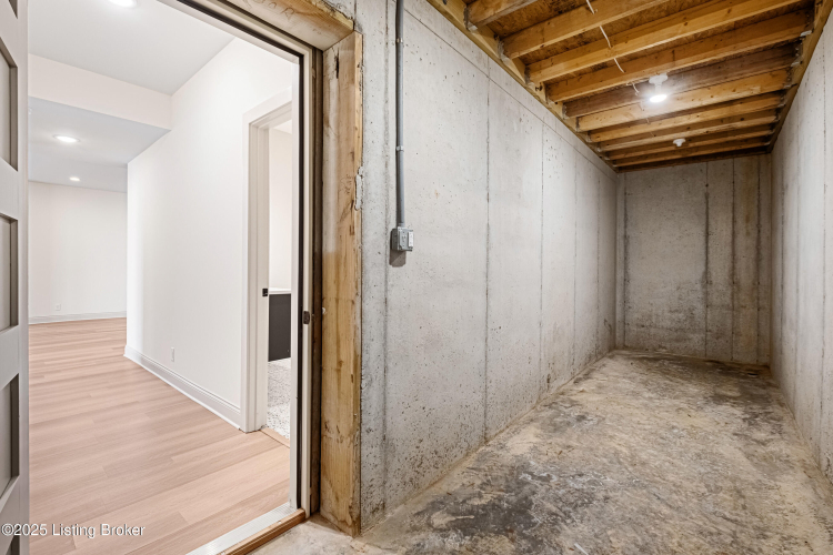 Listing Image 64