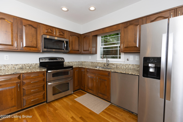 Listing Image 11