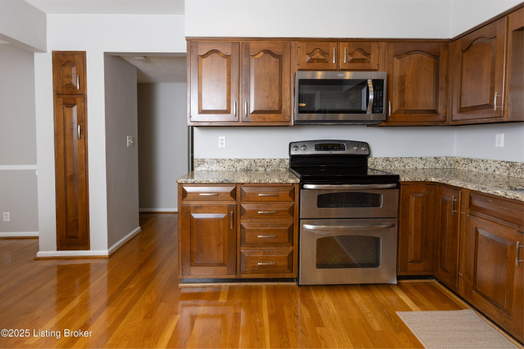 Listing Image 12