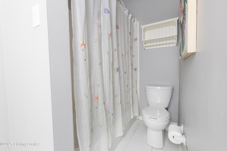 Listing Image 17