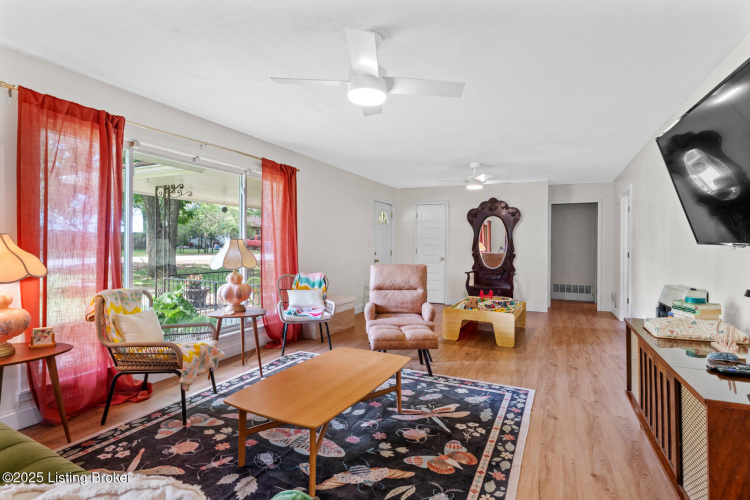 Listing Image 16