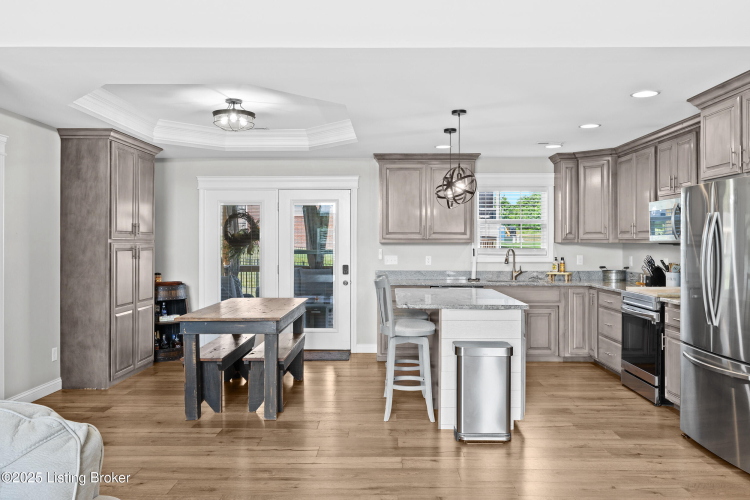 Listing Image 10