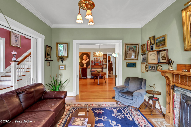 Listing Image 11