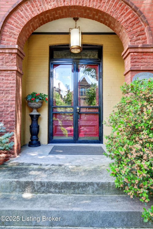 Listing Image 4