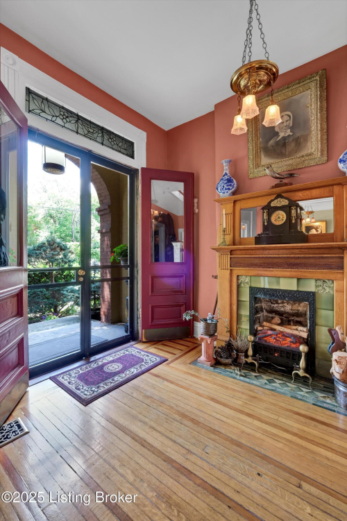 Listing Image 8