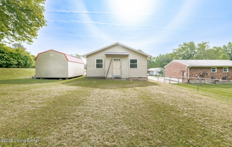 Listing Image 4
