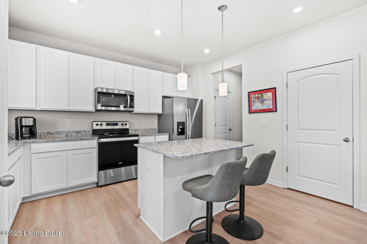 Listing Image 13