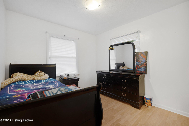 Listing Image 17