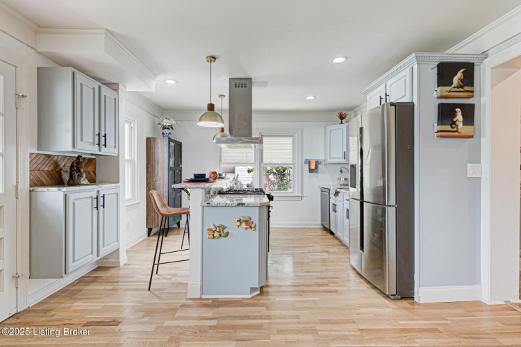 Listing Image 11