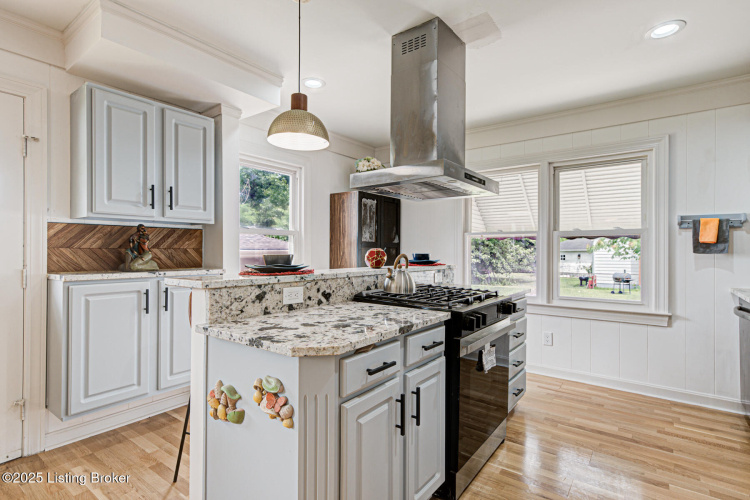 Listing Image 12