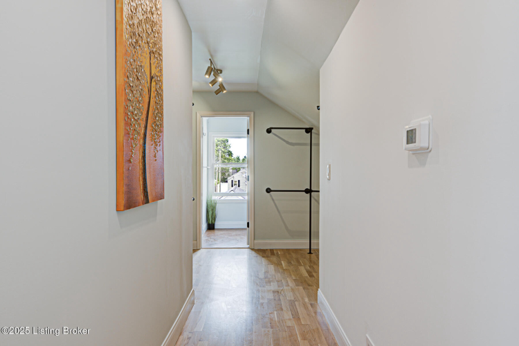 Listing Image 26