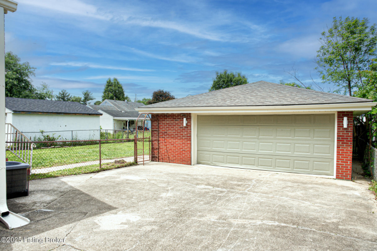 Listing Image 38