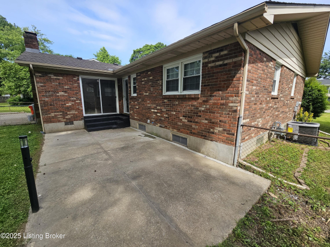 Listing Image 6