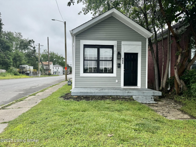 Listing Image 4