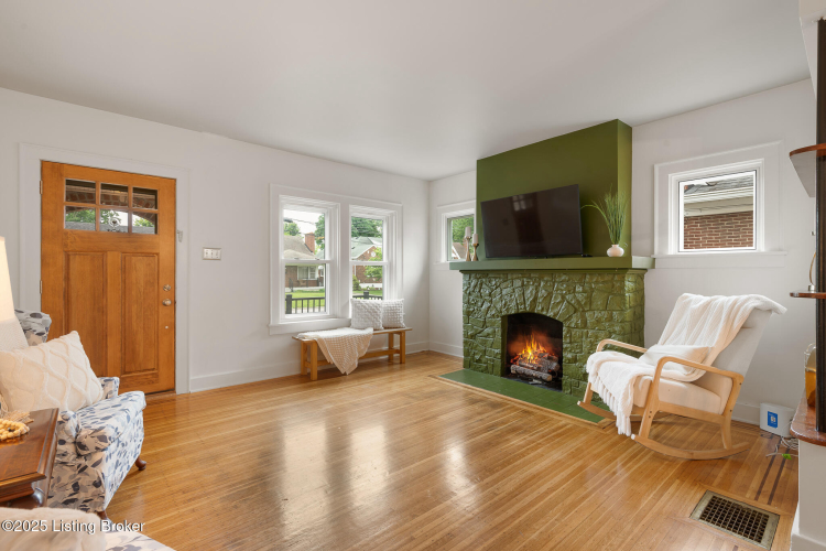 Listing Image 19