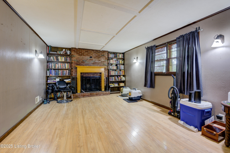 Listing Image 14