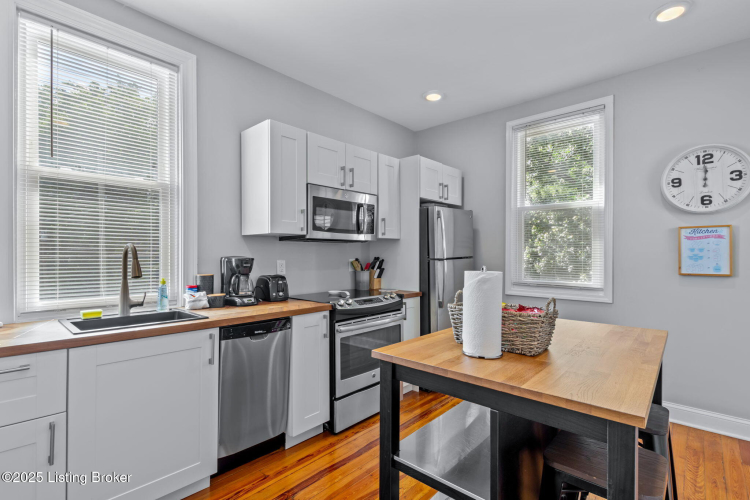 Listing Image 11