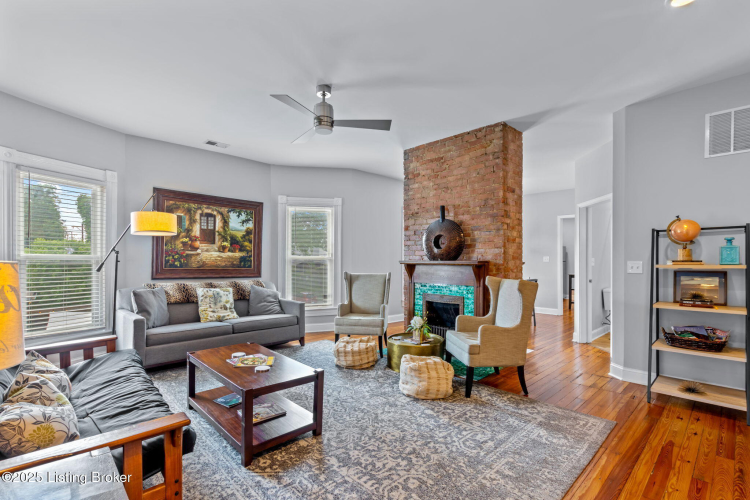 Listing Image 3