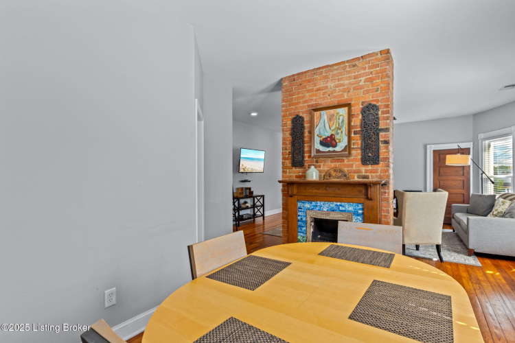 Listing Image 8