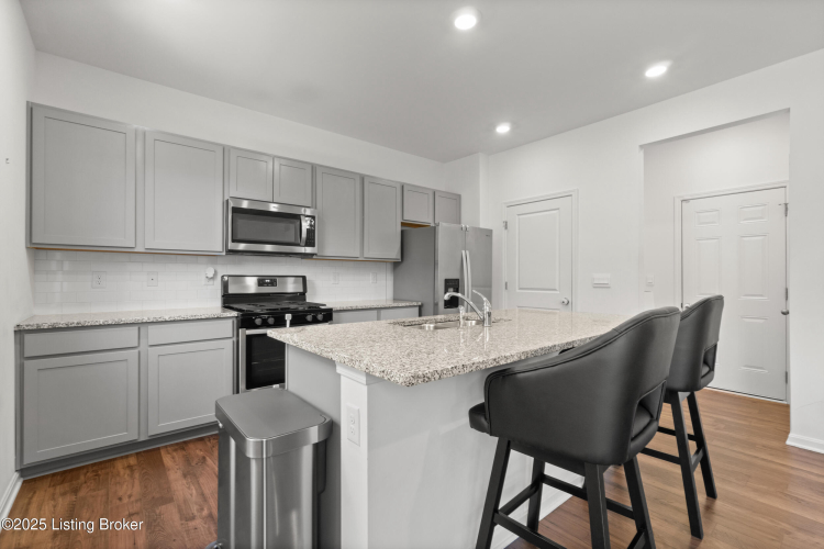 Listing Image 18
